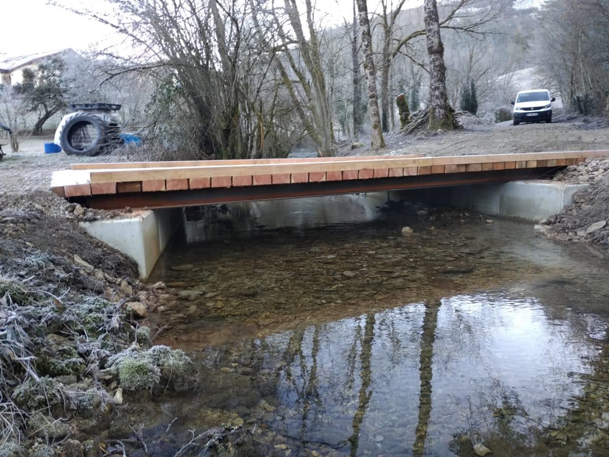 restaurer la continuité écologique des rivières : passage de gué sur le Valzin après travaux